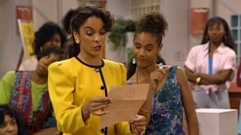 Whitley and Lena reading a note from the dean on A Different World S5E1