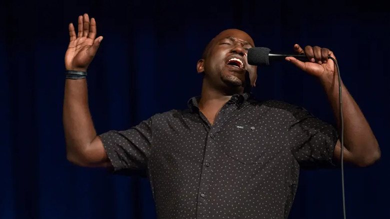 Hannibal Buress raises his arms in Hannibal Buress: Comedy Camisado (2016)