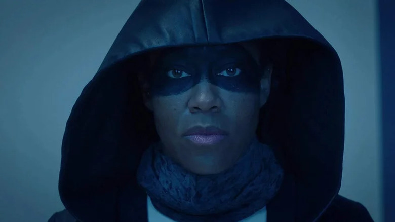 Angela Abar (Regina King) stand in her Sister Night costume in Watchmen