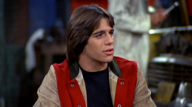 Tony (Tony Danza) sitting at the table and talking on Taxi S1E15