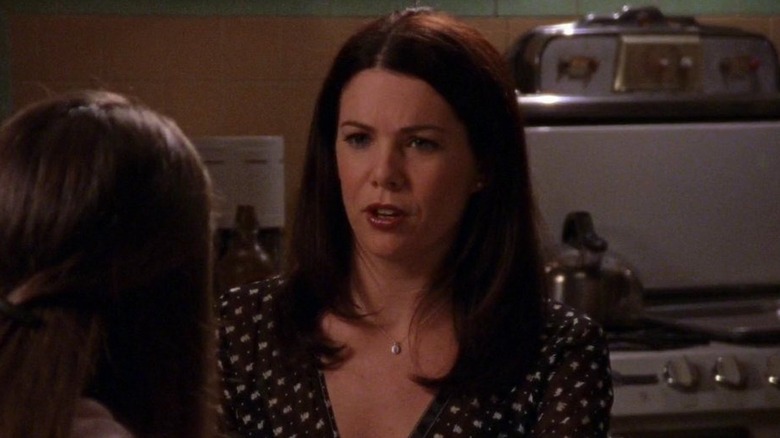 Lauren Graham as Lorelai talking to Alexis Bledel as Rory in Gilmore Girls
