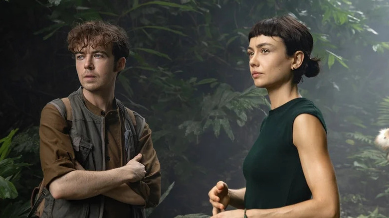 Alex Lawther as Hermit and Sydney Chandler as Wendy in Alien: Earth
