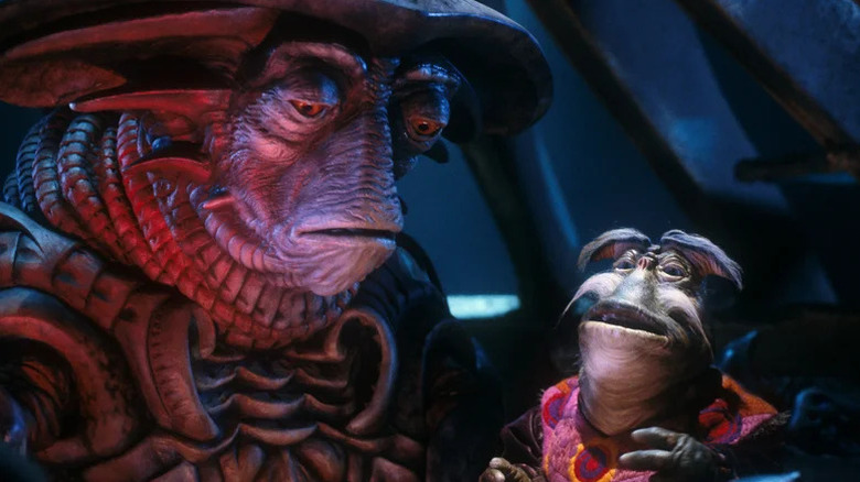 Two aliens talking to each other on Farscape