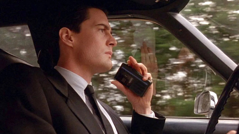 Dale Cooper talks into a radio in Twin Peaks