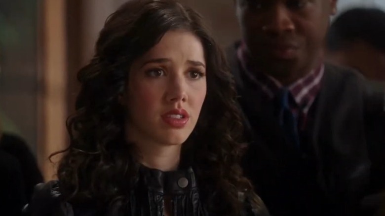 Jane frowning while surrounded by people on Jane by Design S1E8