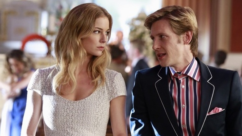 Emily VanCamp as Emily next to Gabriel Mann as Nolan in Revenge