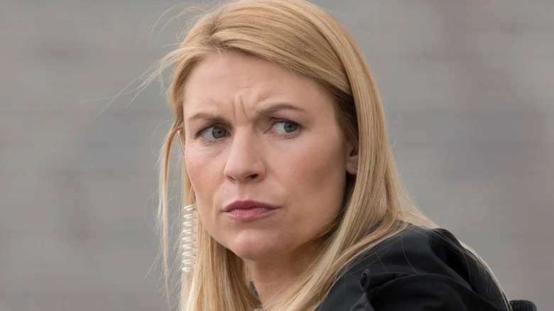 Claire Danes' Carrie Mathison wearing an earpiece on Homeland
