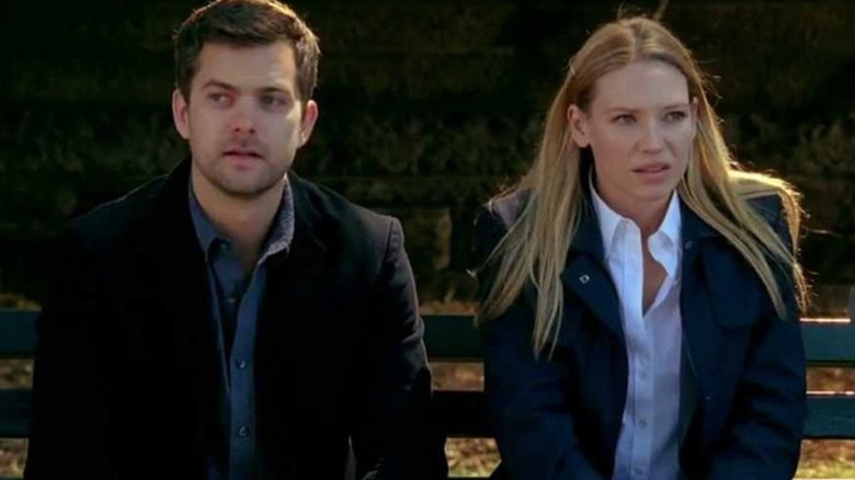 Joshua Jackson as Peter and Anna Torv as Olivia sitting on bench in Fringe