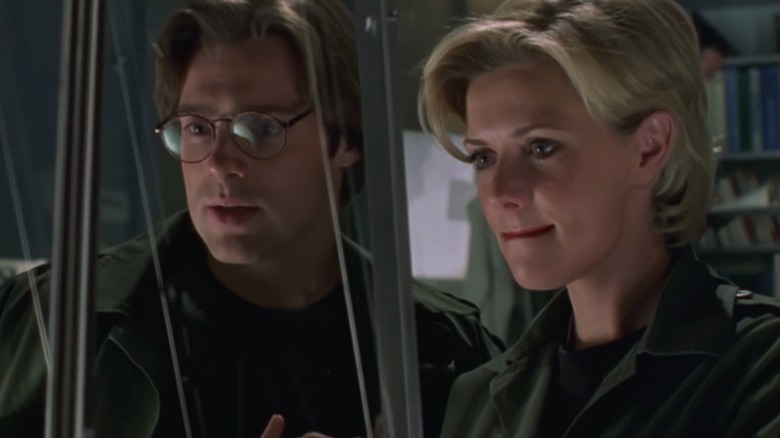 Daniel and Sam looking at a monitor on Stargate SG-1 S2E7