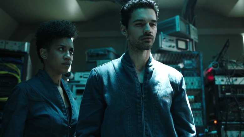 Naomi and Holden standing side by side on The Expanse S2E10