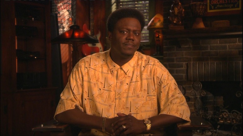 Bernie Mac addresses the camera in The Bernie Mac Show