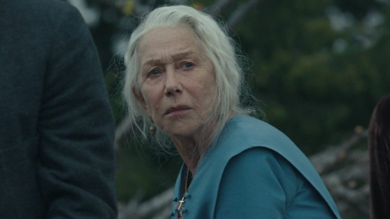 Cara looking left over her shoulder on 1923 S1E3