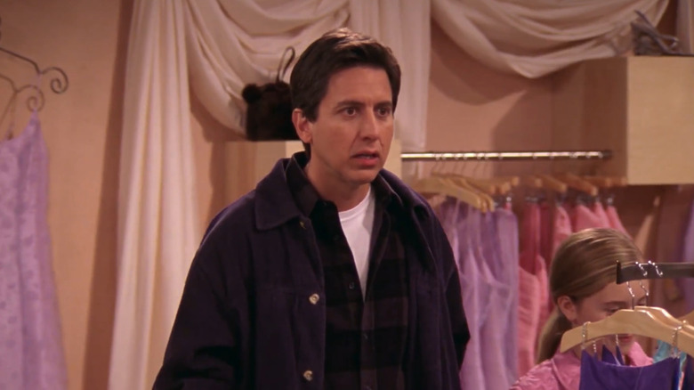 Ray Romano as Ray Barone looks scared on Everybody Loves Raymond