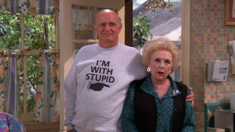 Peter Boyle as Frank Barone stands next to Doris Roberts as Marie Barone on Everybody Loves Raymond