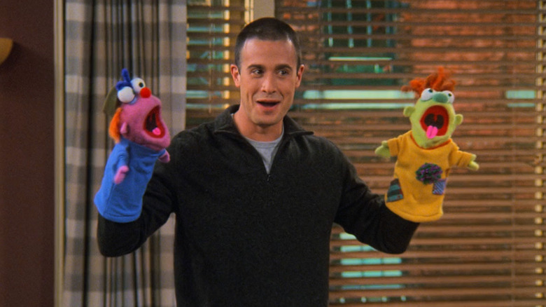 Freddie Prinze Jr. as Sandy the male nanny playing with puppets in Ross' apartment in Friends