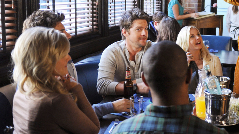 Zachary Knighton and Elisha Cuthbert in Happy Endings