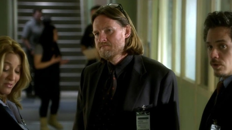 Henry "Hank" Dolworth (Donal Logue) and team investigate a crime in Terriers