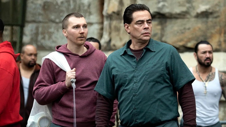 Paul Dano as David Sweat and Benicio del Toro as Richard Matt, together looking worried in Escape at Dannemora .