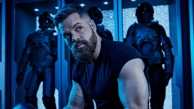 Wes Chatham's Amos Burton with a big beard on The Expanse
