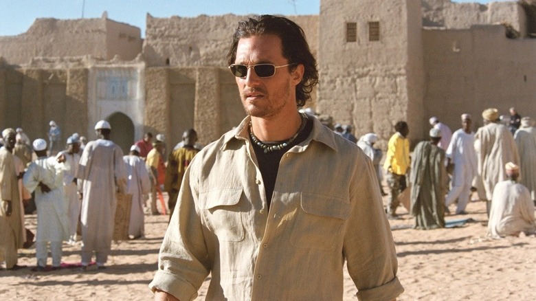 Dirk Pitt (Matthew McConaughey) amid a backdrop of people in Sahara