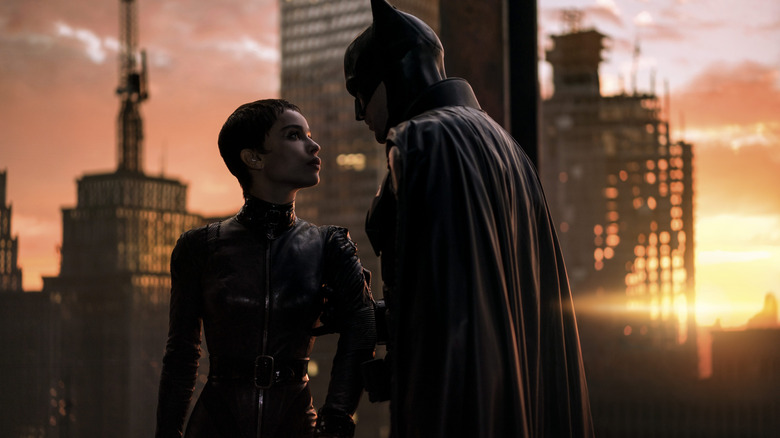 Batman (Robert Pattinson) talks to Catwoman (Zoe Kravitz) in The Batman