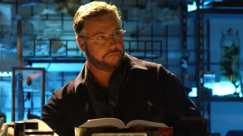 William Petersen as Gil Grissom sits in a lab in CSI: Crime Scene Investigations