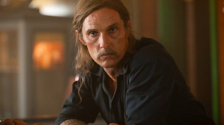 Matthew McConaughey a Rust Cohle looks tired on True Detective