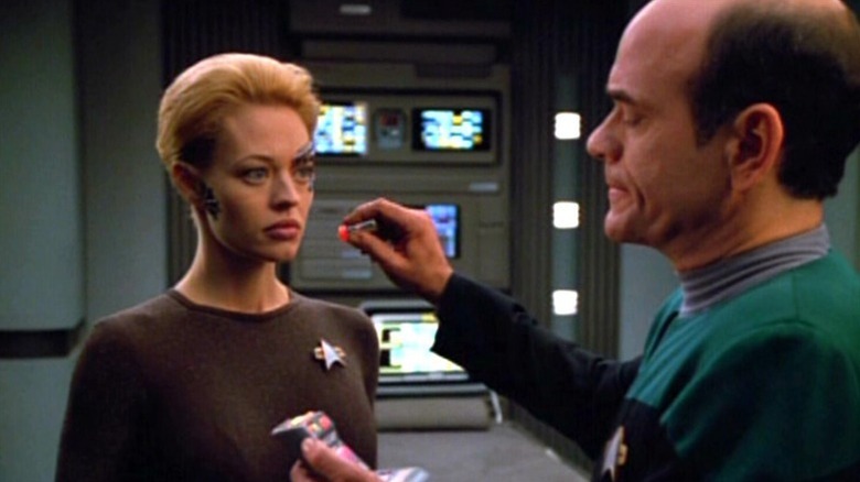 The Doctor (Robert Picardo) scans Seven of Nine (Jeri Ryan) on Star Trek: Voyager