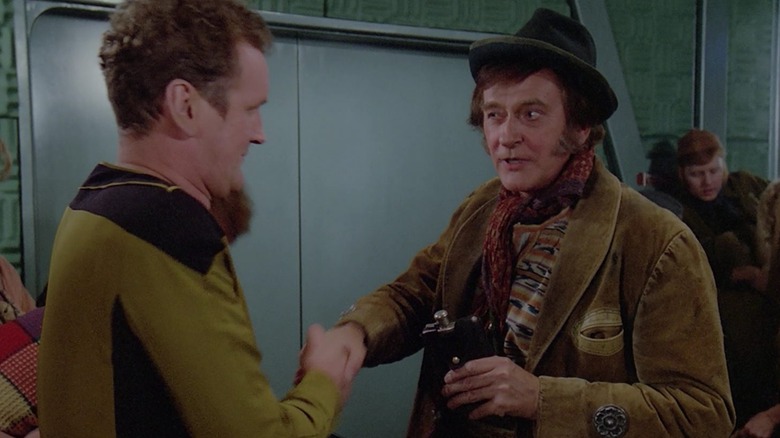 Miles O'Brien (Colm Meaney) reluctantly shakes hands with Danilo Odell (Barrie Ingham) on Star Trek: The Next Generation