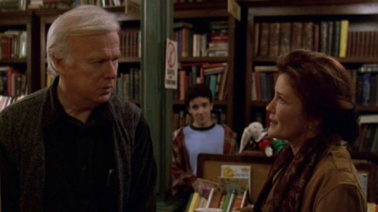 Henry Janeway (Kevin Tighe) and Shannon O'Donnell (Kate Mulgrew) stand in a bookstore in Star Trek: Voyager