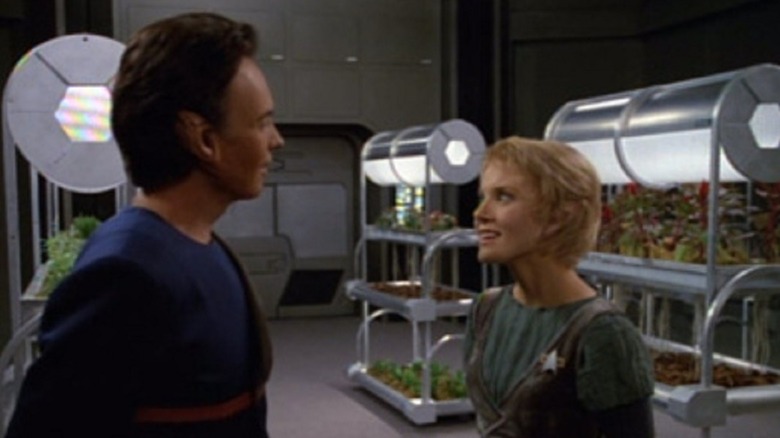 Tanis (Gary Graham) speaks to Kes (Jennifer Lien) in a hydroponic garden in Star Trek: Voyager