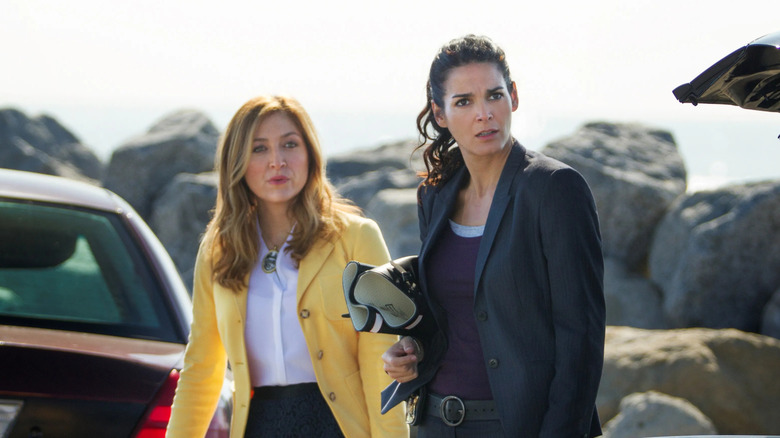 Sasha Alexander as Dr. Maura Isles stands next to Angie Harmon as Jane Rizzoli in Rizzoli & Isles