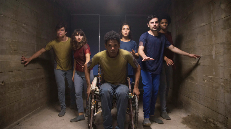 The contestants progress down a concrete hallway on 3%