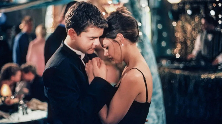 Pacey and Joey slow dancing together on Dawson's Creek