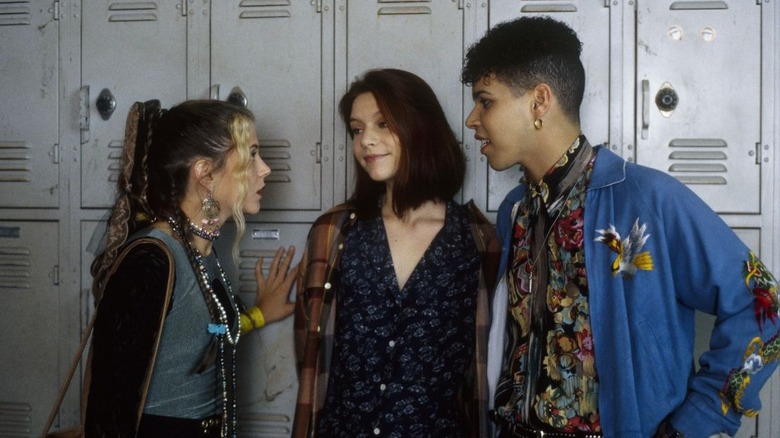 Rayanne Angela and Rickie talking and laughing at their lockers on My So-Called Life