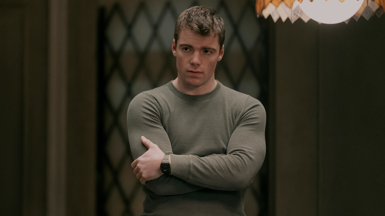 Gabriel Basso as Peter Sutherland folds his arms in The Night Agent