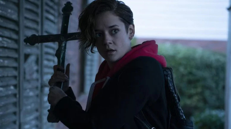 Emma holding large cross in Marianne