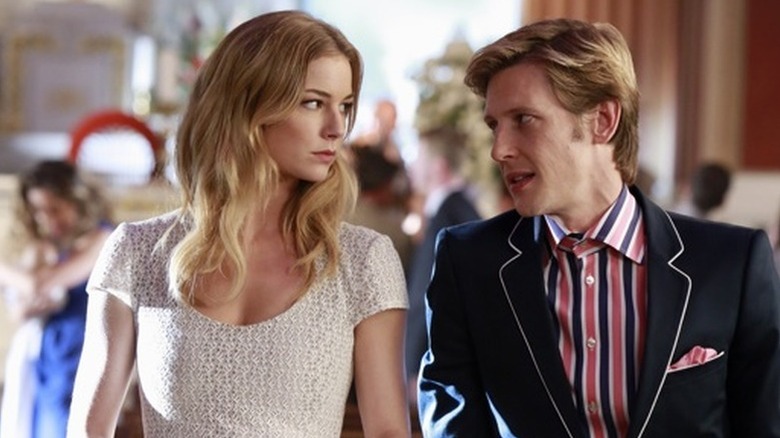 Emily VanCamp as Emily and Gabriel Mann as Nolan in Revenge