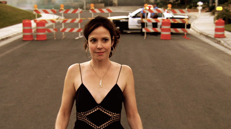 Mary-Louise Parker as Nancy standing in front of police blockade in Weeds