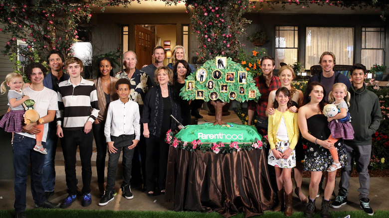 "Parenthood" cast poses for a group photo