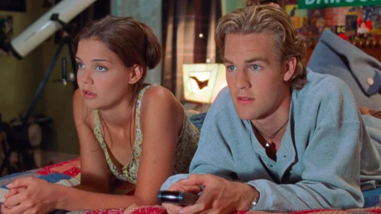 Katie Holmes as Joey and James Van Der Beek as Dawson laying on stomachs on bed in Dawson's Creek