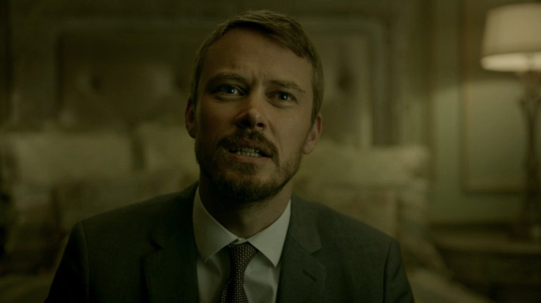 Michael Dorman as John Danver in grey suit in Patriot
