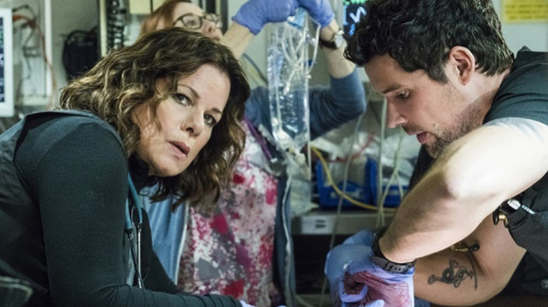 Marcia Gay Harden as Leanne doing medical procedure next to Ben Hollingsworth as Mario in Code Black