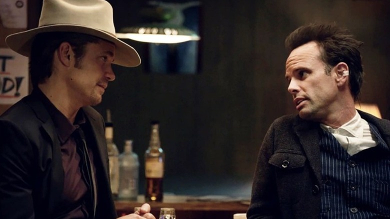 Raylan Givens (Timothy Olyphant) speaks to Boyd Crowder (Walton Goggins) at a bar in Justified