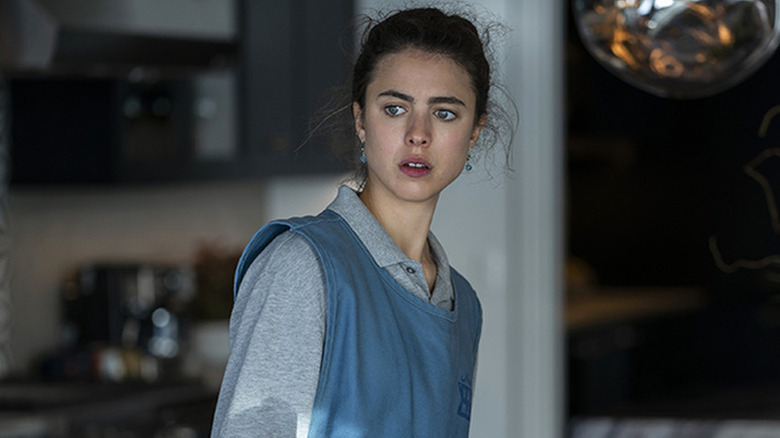 Margaret Qualley as Alex wearing blue top in Maid