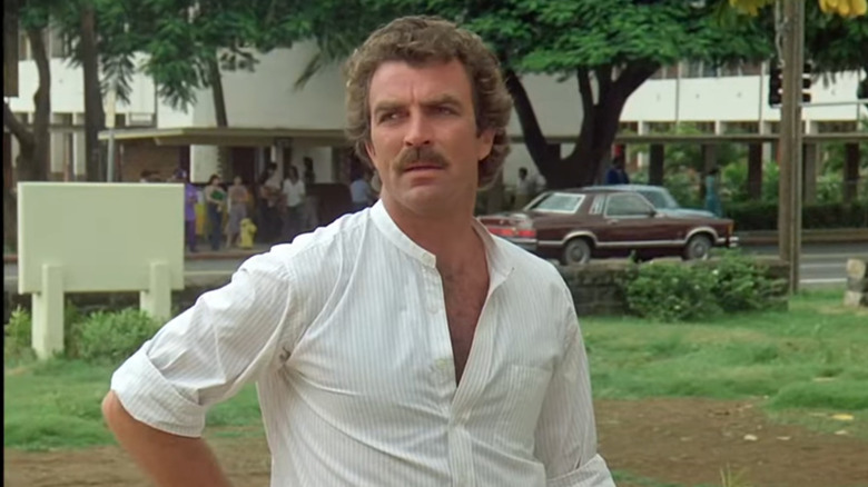 Thomas Magnum (Tom Selleck) on the street in in Magnum P.I.