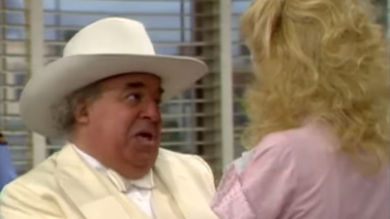 Boss Hogg talks to Jolene in "Alice"