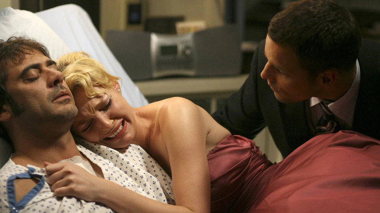 Izzie (Katherine Heigl) laying on dead Denny (Jeffrey Dean Morgan) while Alex (Justin Chambers) picks her up on Grey's Anatomy