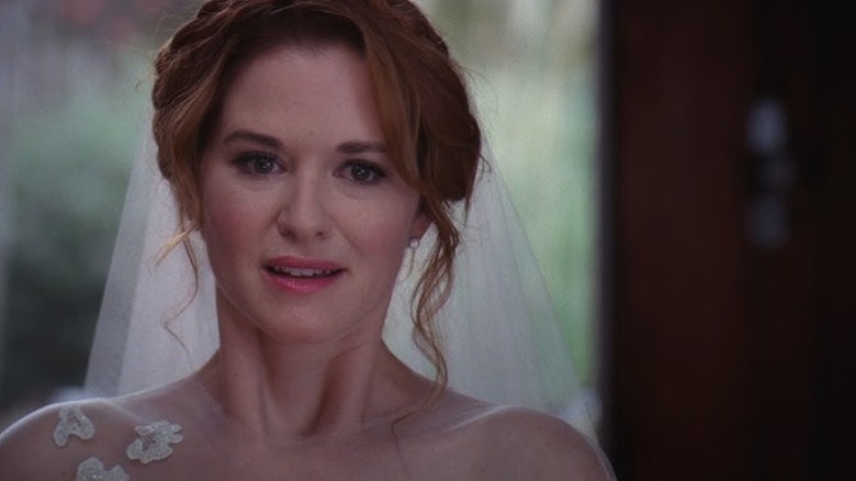 April (Sarah Drew) in her veil and wedding dress looking shocked on Grey's Anatomy