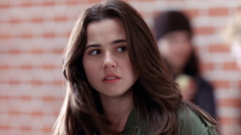 Lindsay looking to the side in Freaks & Geeks